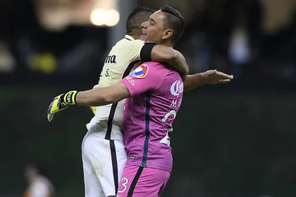Muñoz en festejo durante partido del América