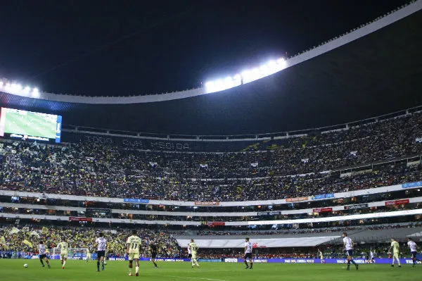 Vista de la cancha y grada del Estadio Azteca