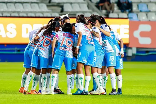 Jugadoras de Pachuca durante un partido