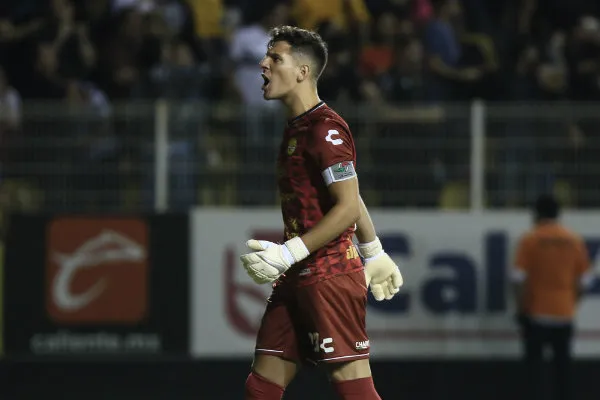 IMAGO7 Servio en un partido de Dorados
