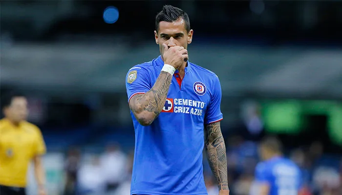 IMAGO7 Caraglio en lamento durante un partido del Cruz Azul