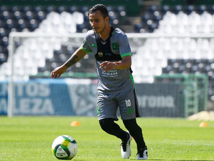 Montes, durante un entrenamiento con León