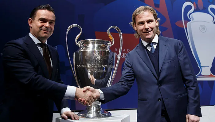Nedved y el presidente deportivo del Ajax en el sorteo de la Chmapions