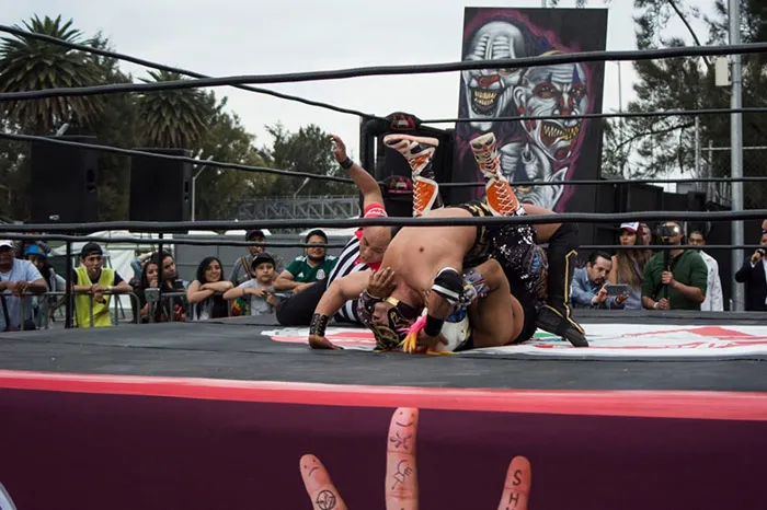 Momento en que Dinastía rinde a Mini Psycho Clown