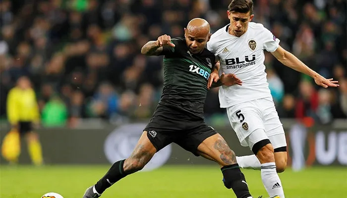 EFE Krasnodar Ari en disputa por el balón