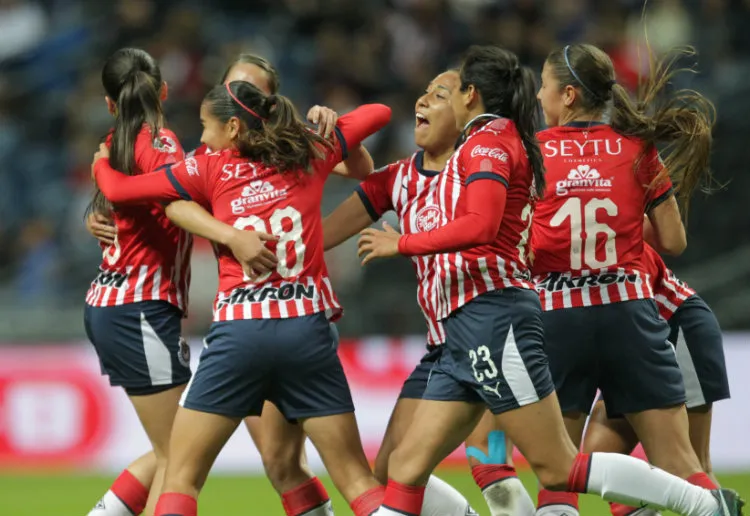 IMAGO7 Chivas festeja gol ante Rayadas en la J4 del C2019
