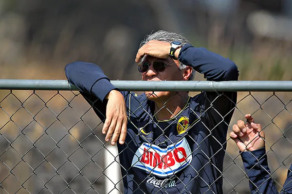 IMAGO7 Ramírez observa un juego durante su etapa en América