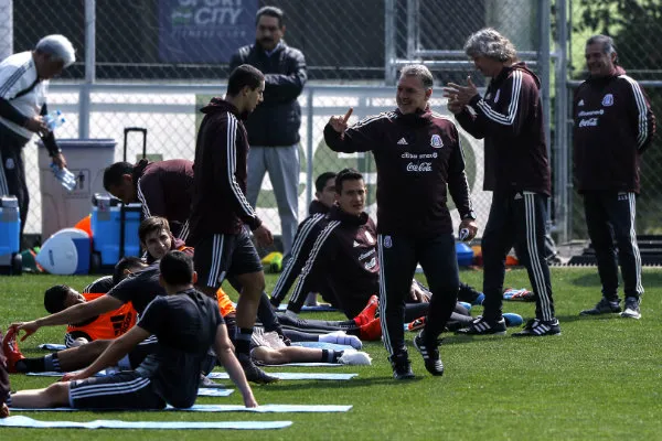 Gerardo Martino en un entrenamiento con el Tricolor