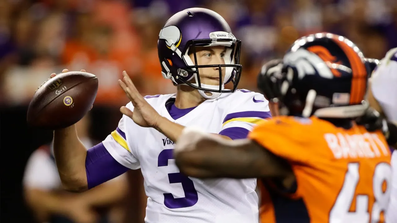 VIKINGS.COM Trevor durante un juegocon los Vikings