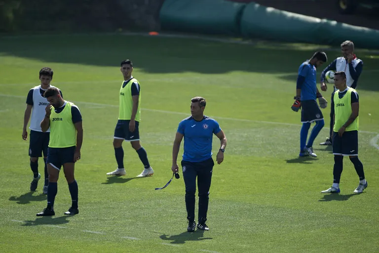 MEXSPORT Caixinha observa el entrenamiento de Cruz Azul