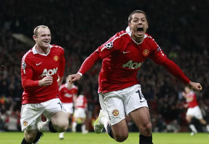 Chicharito y Rooney en el Man United