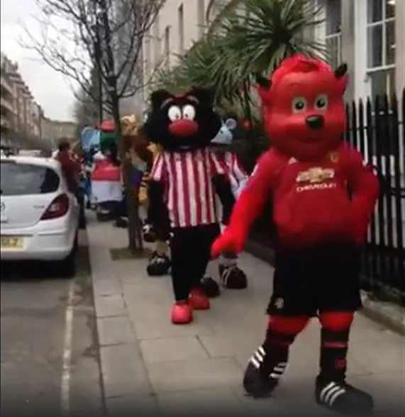 Mascotas desfilan en las calles de Inglaterra