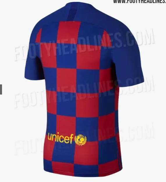 FOOTYHEADLINES.COM Parte trasera de la playera del Barcelona