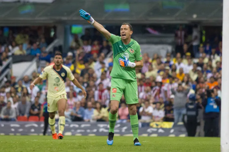 Agustín Marchesín, durante un duelo con América