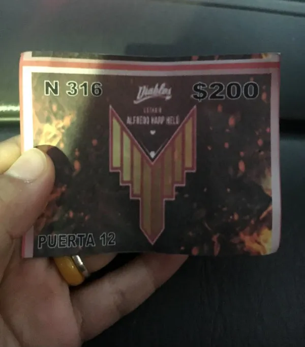 RÉCORD Boletos que se ofrecían a las afueras del Alfredo Harp Helú