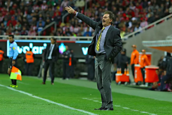 La Volpe dirige a sus pupilos en duelo ante Tiburones