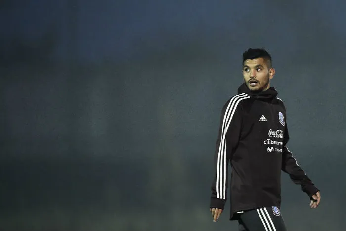 Tecatito en un entrenamiento del Tri