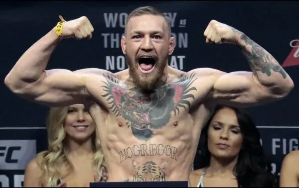 Conor McGregor durante una ceremonia de pesaje