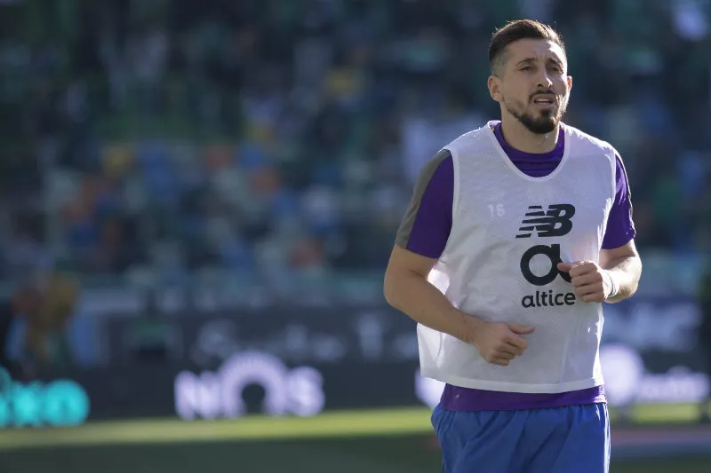Herrera calienta para un juego con el Porto