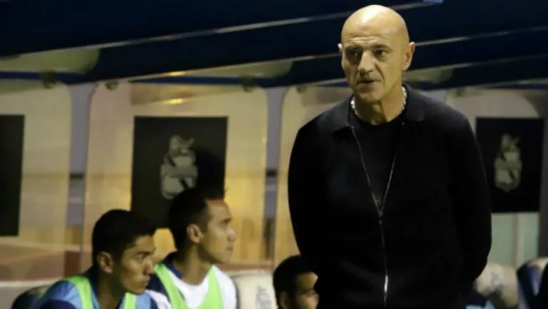 Chelís sigue de cerca las acciones de sus pupilos