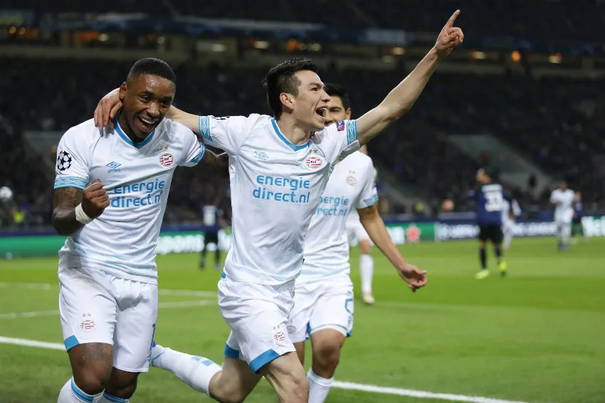 Chucky celebra anotación con el PSV