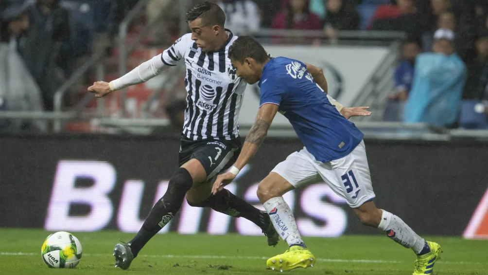 IMAGO7 Funes Mori saca centro en ele encuentro contra Cruz Azul