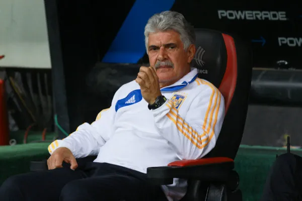 IMAGO7 Tuca Ferretti, durante un encuentro ante el América