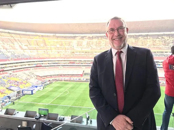 TWITTER @FJG_TD El director de Televisa Deportes en un estadio