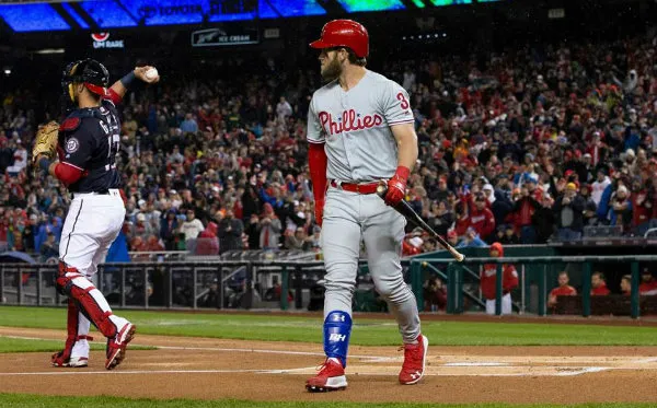 AP Bryce Harper durante un partido de los Phillies