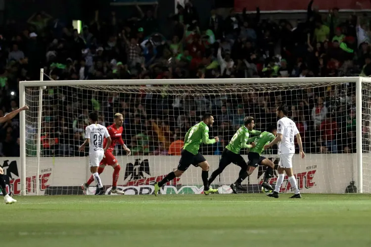 FC Juárez festeja gol ante Pumas