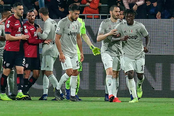 Moise Kean celebra tras anotar un gol