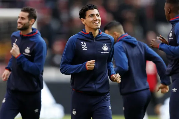 Erick Gutiérrez durante un entrenamiento con el PSV