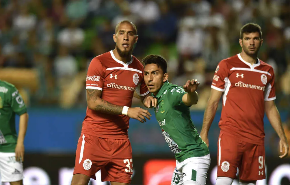 IMAGO7 Maidana realiza dura marca sobre Mena