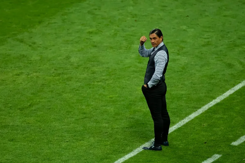 Paco Palencia durante el Chivas vs Lobos BUAP