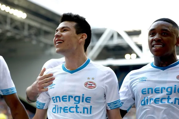 Lozando celebrando su anotación de penalti