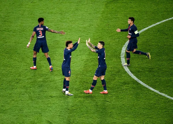 TWITTER @PSG_ENGLISH Thilo Kehrer festeja una anotación ante el Estrasburgo