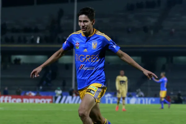 Damm celebra una anotación frente a Pumas