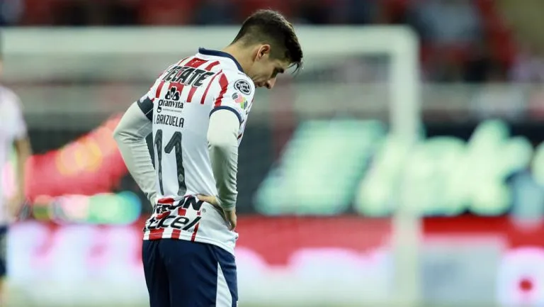 IMAGO7 Brizuela se lamenta tras partido con Chivas