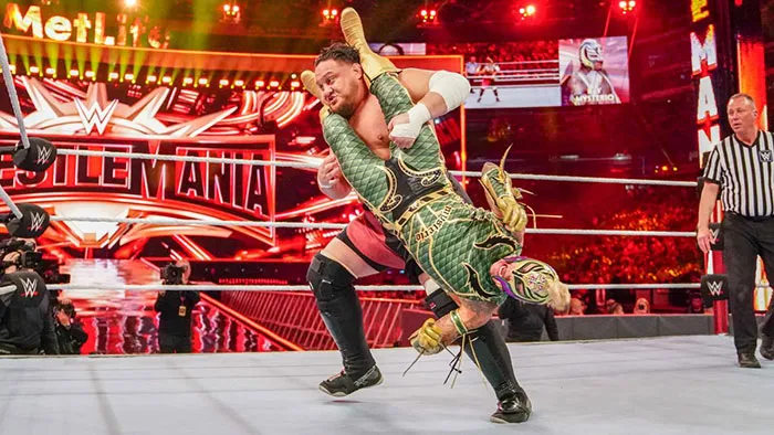 El dueño del 619 le hace unas pinzas a Samoa Joe