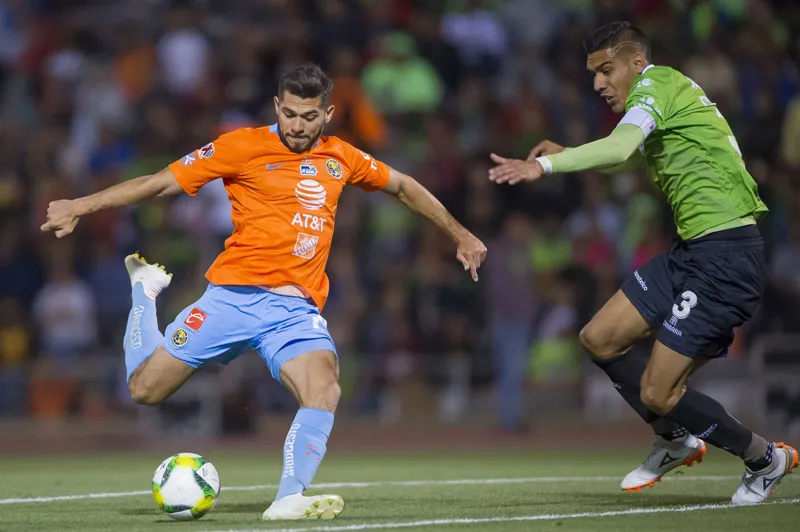 Martín intenta un disparo en la Final de Copa MX