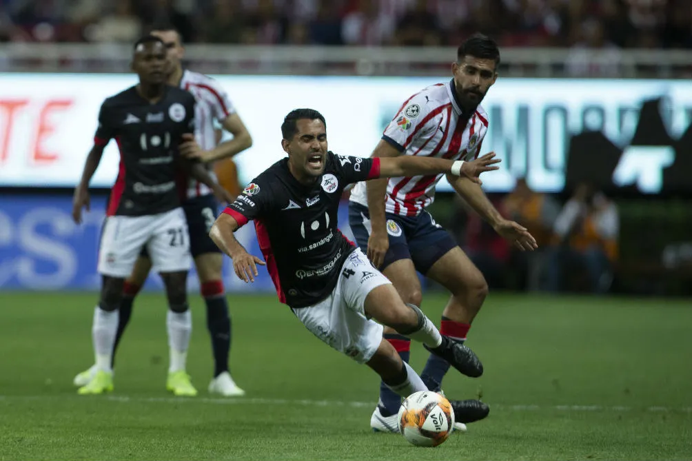 MEXSPORT Lobos y Chivas se miden en juego de la Liga MX