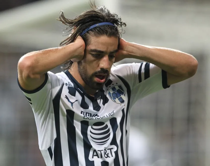 Rodolfo Pizarro en festejo de gol contra Santos