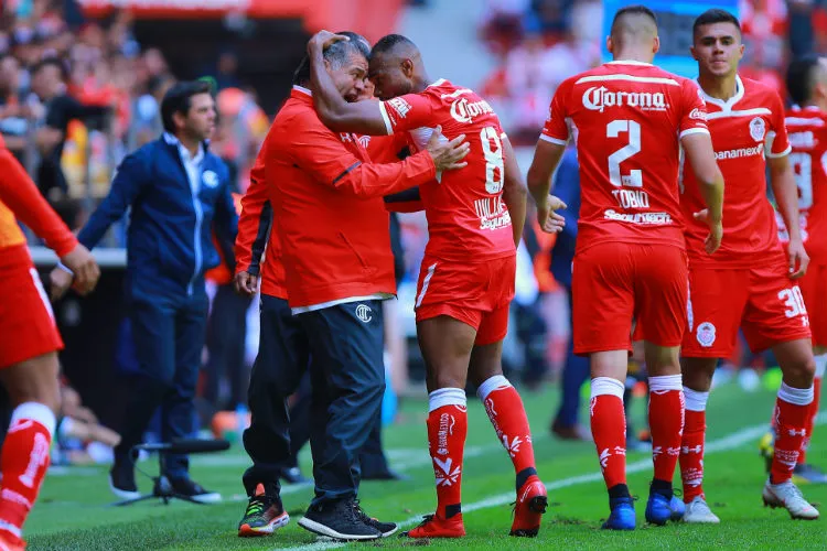 William da Silva festeja gol ante Rayados