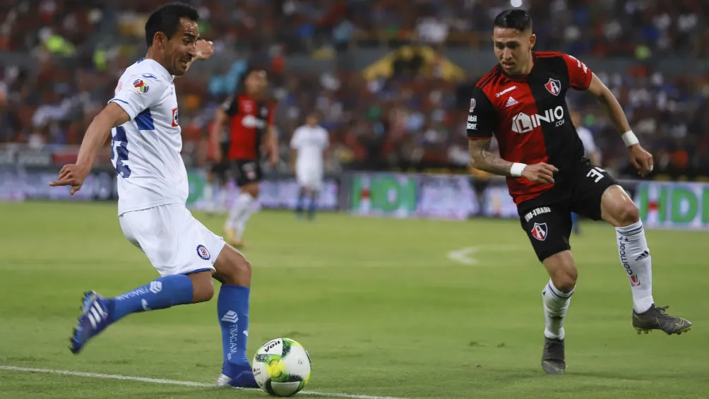 Rafael Baca e Irving Zurita, luchan por la redonda