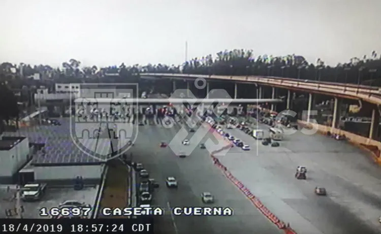 TWITTER @C5_CDMX Salida de vehículos en la Caseta México-Cuernavaca