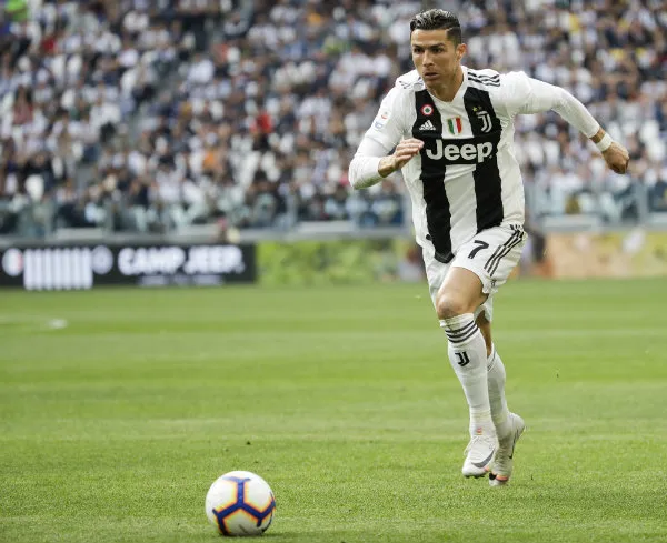 AP CR7 en acción durante un partido contra la Fiorentina