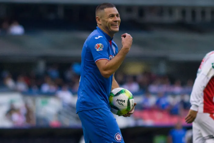 IMAGO7 Aguilar, en un partido con Cruz Azul