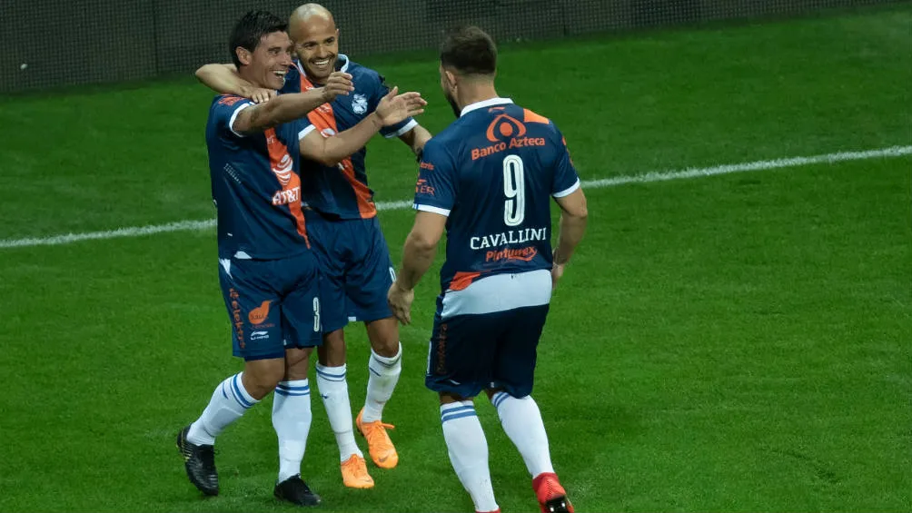 CARLOS RAMÍREZ Jugadores de la Franja celebran anotación contra Chivas