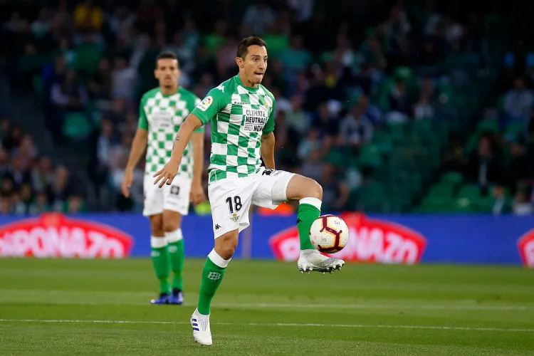 Andrés Guardado, durante el duelo ante Valencia