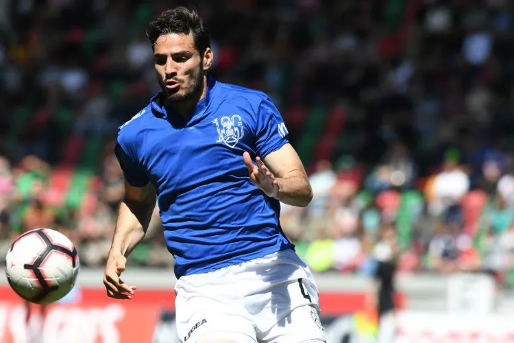 Pollo Briseño, durante un duelo con el Feirense